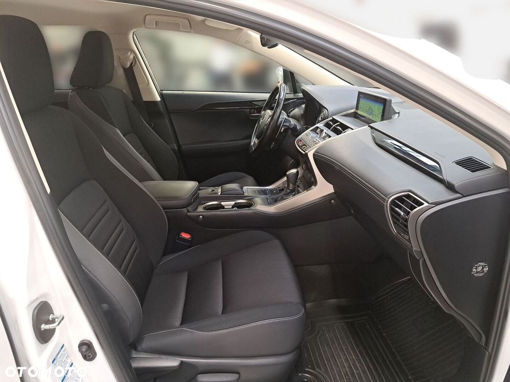 Lexus NX 300h Business Edition AWD - 18