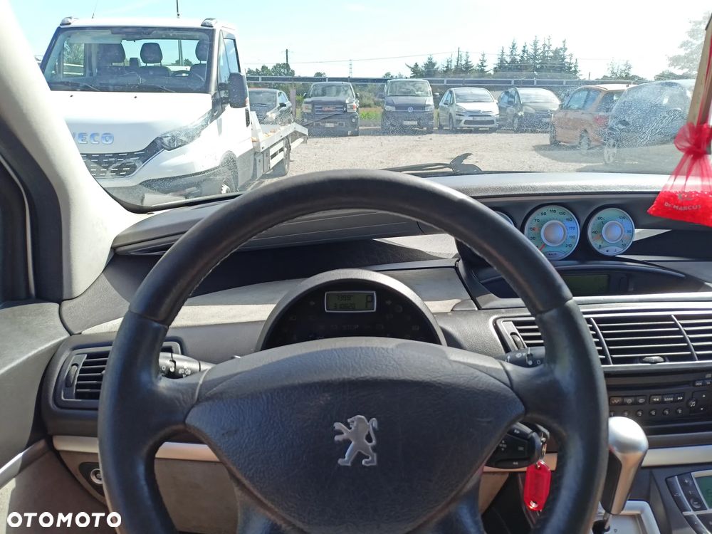 Peugeot 807 - 8
