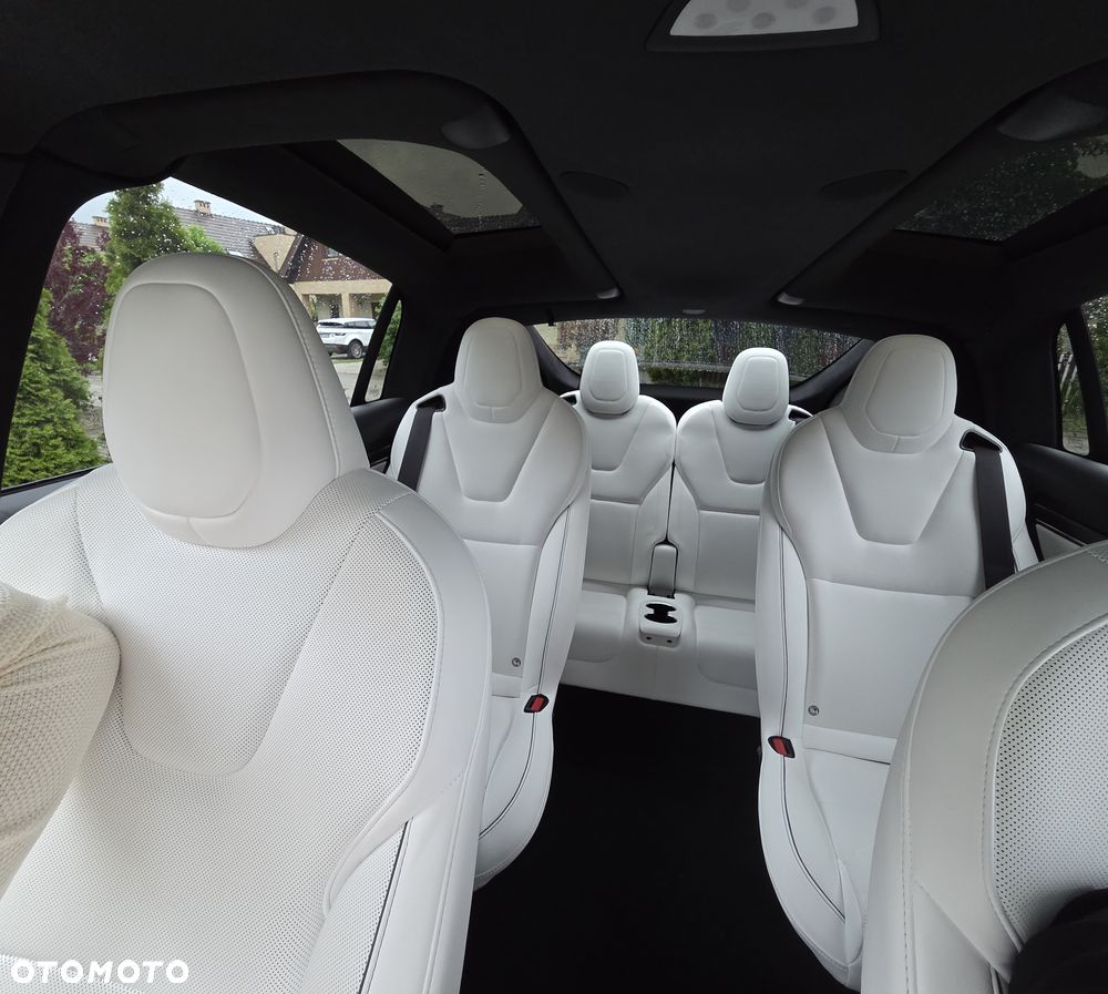 Tesla Model X - 36