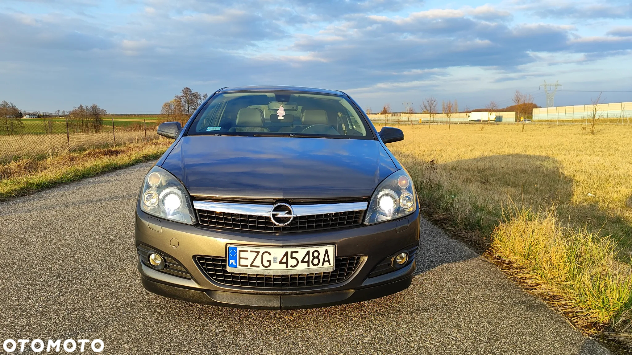 Opel Astra GTC 1.4 Cosmo - 2