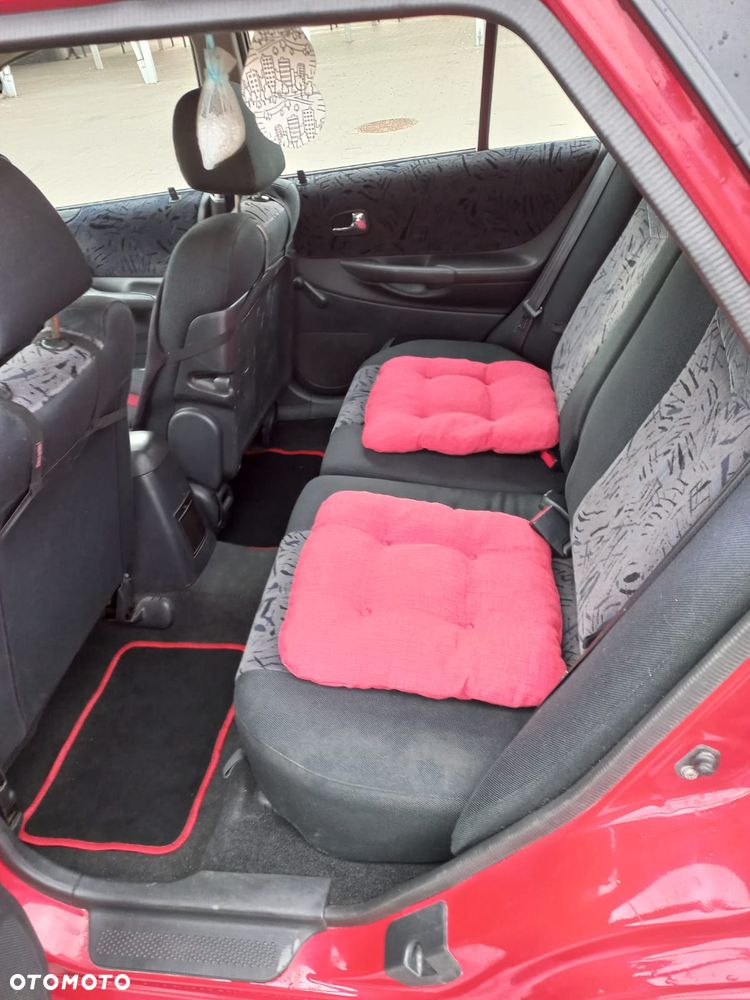 Mazda 323F - 8