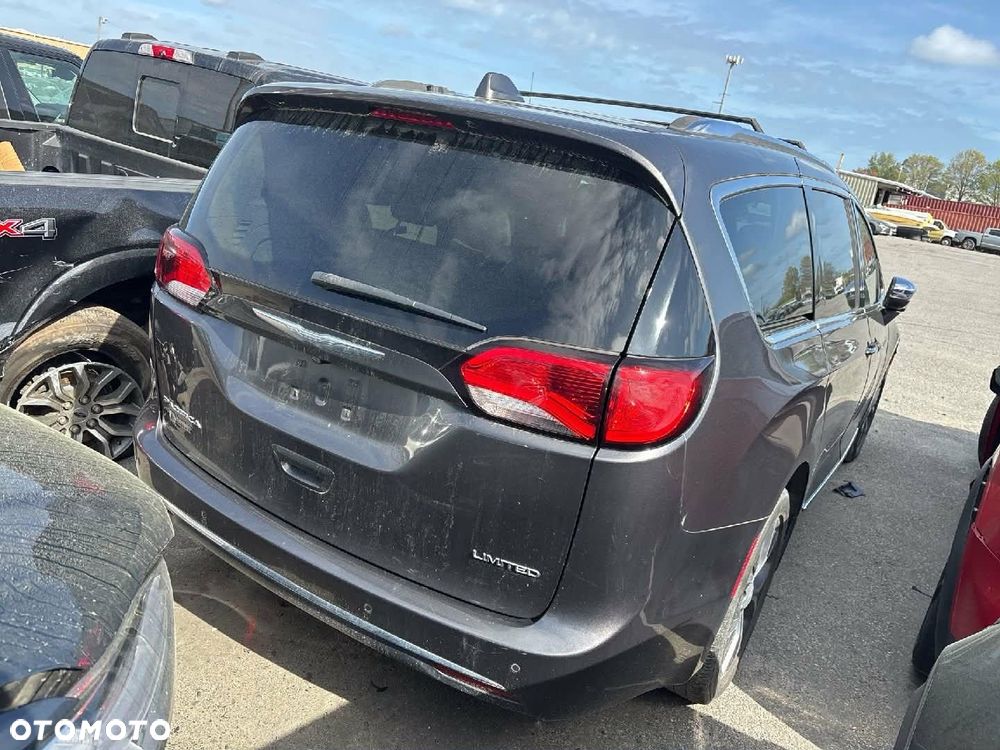 Chrysler Pacifica - 2