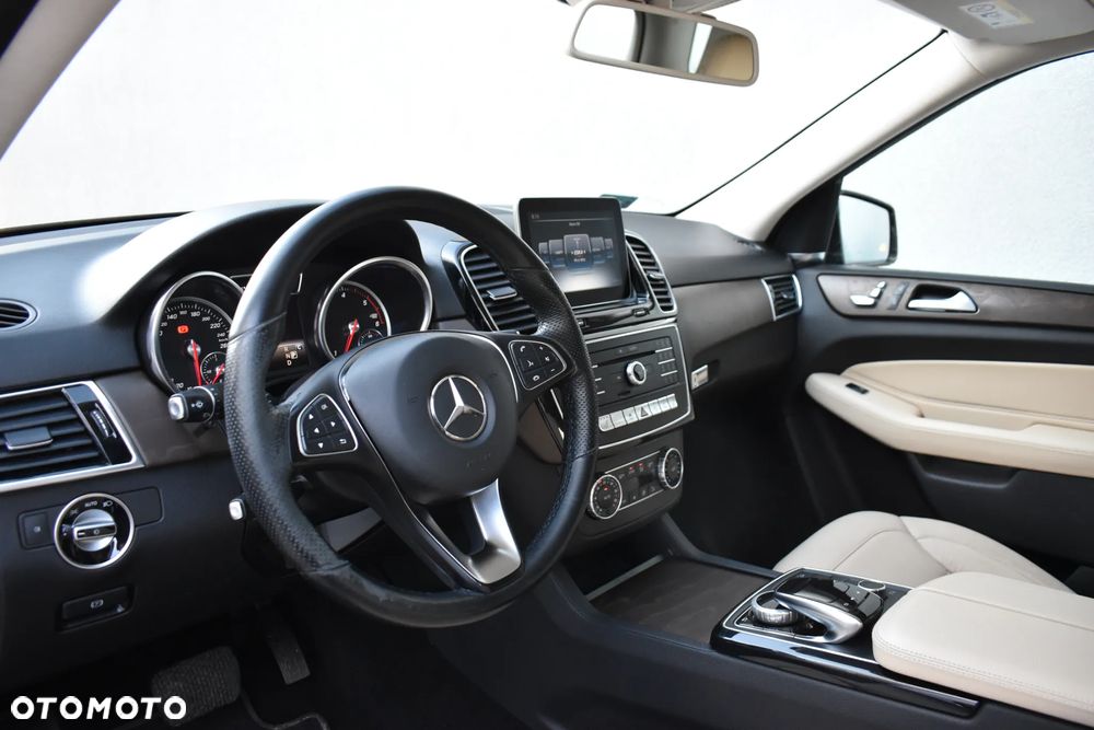 Mercedes-Benz GLE - 12