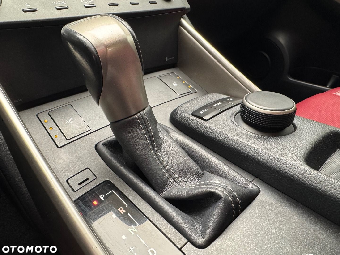 Lexus IS 200t Elite - 18