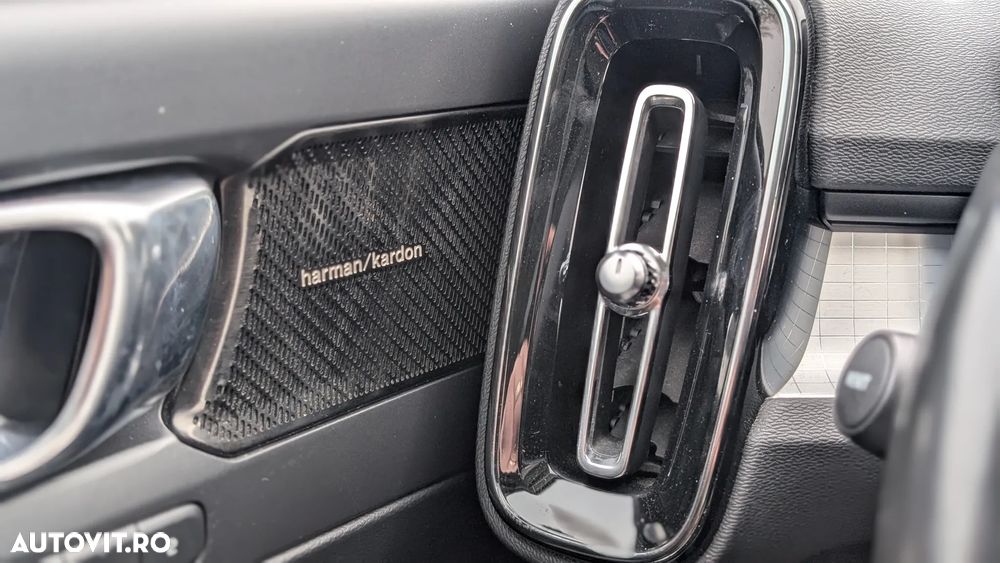 Volvo XC 40 T5 AWD Momentum Pro - 36