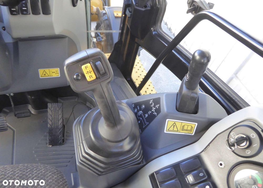Caterpillar 432 F2 4-cylindrowy - 28