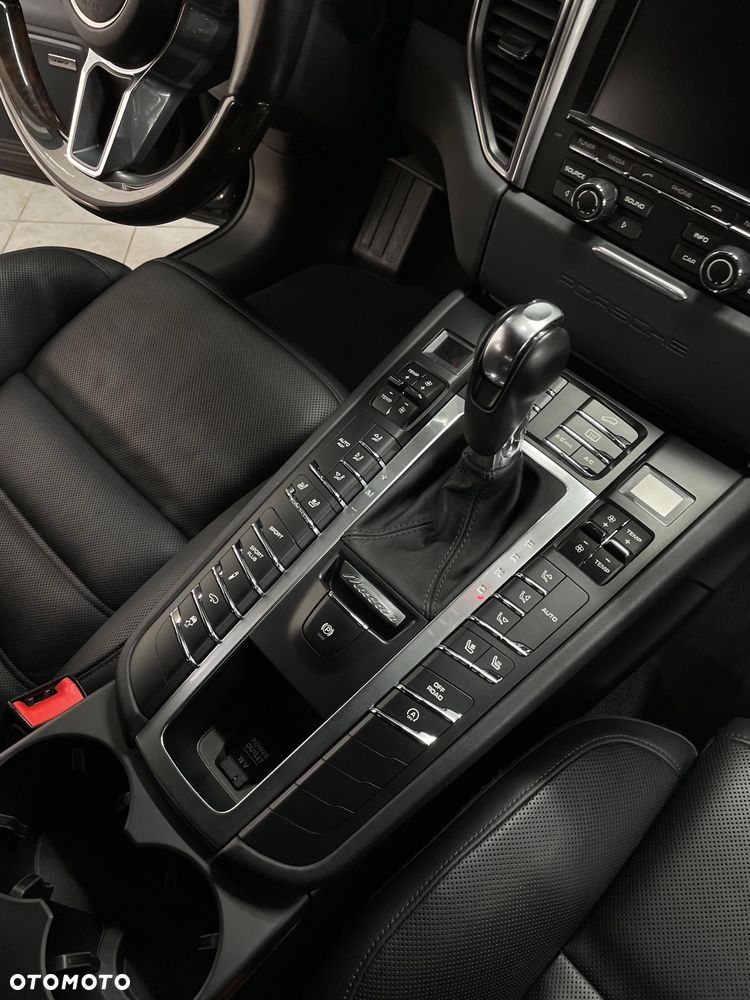 Porsche Macan Turbo PDK - 23