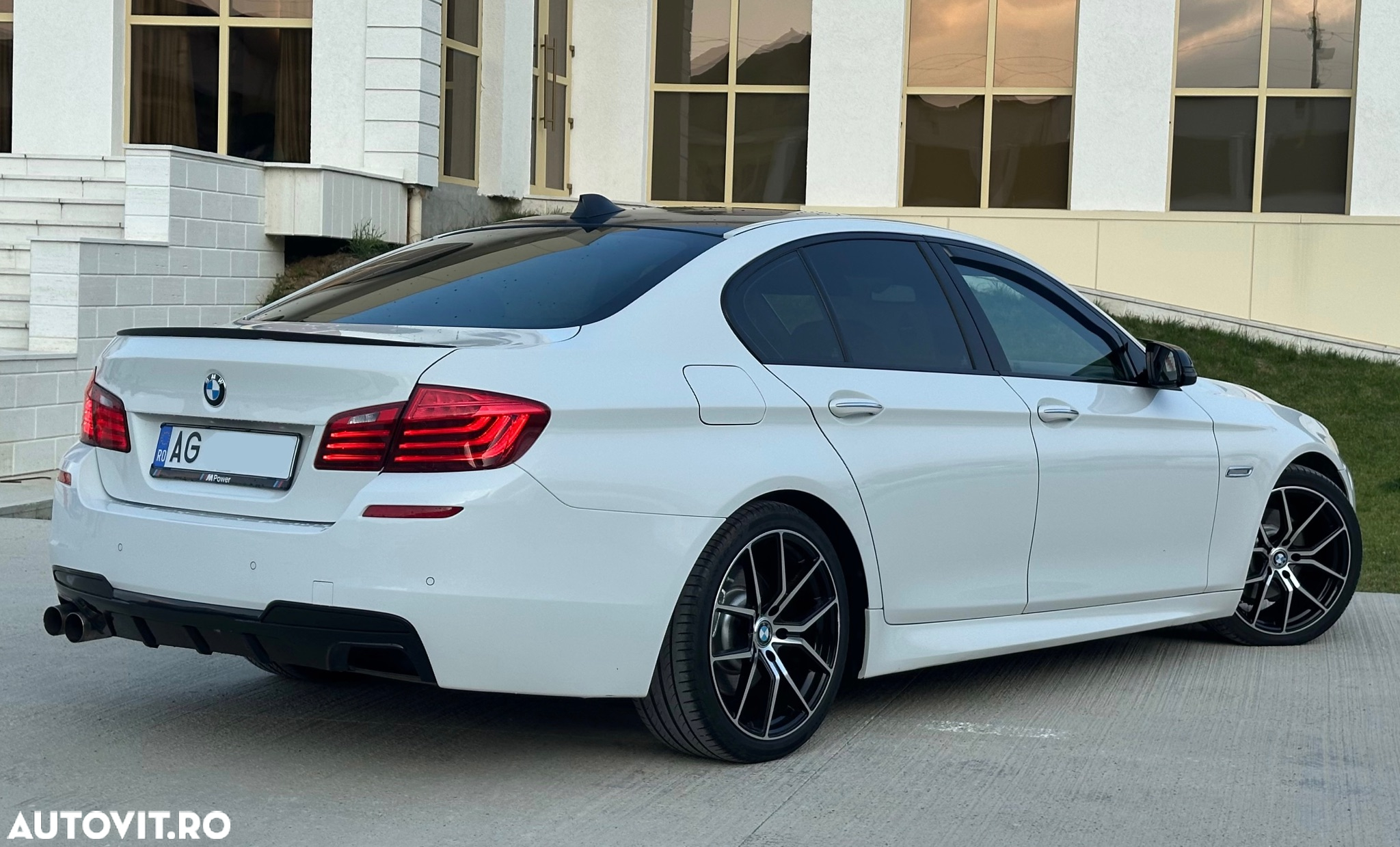 BMW Seria 5 520d xDrive - 32