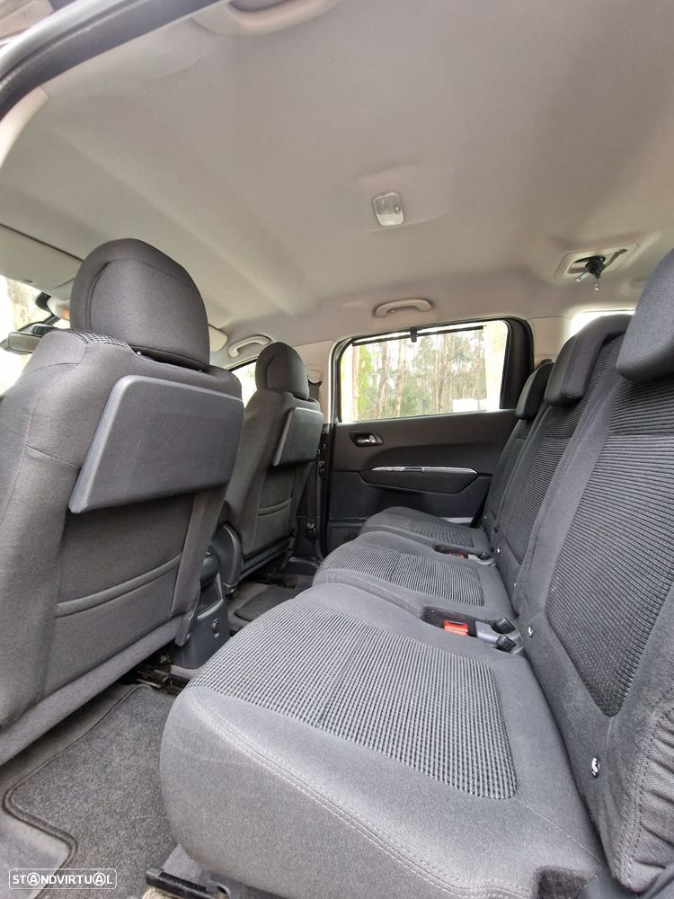 Peugeot 5008 1.6 HDi Executive JLL17 - 16