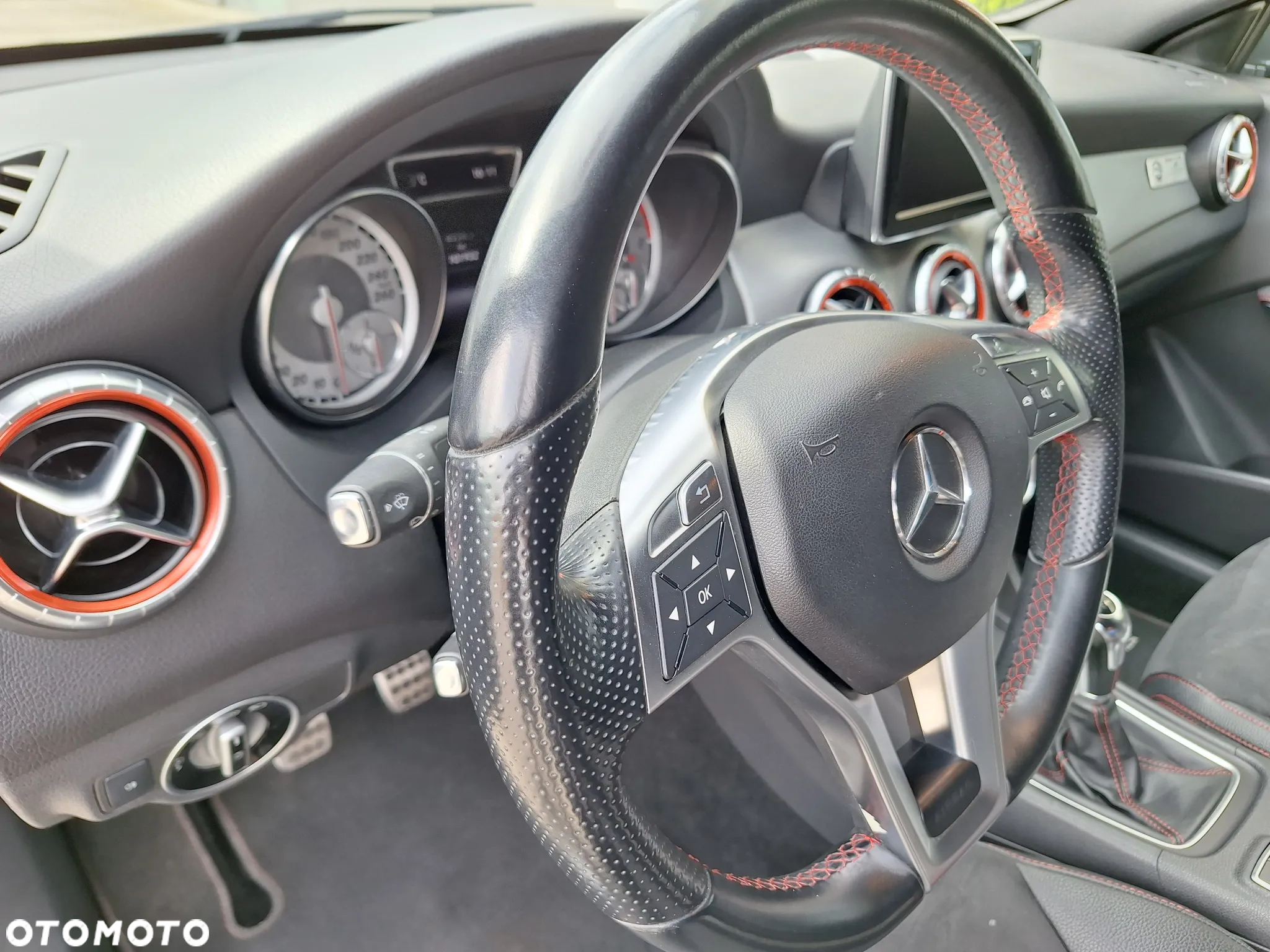 Mercedes-Benz CLA 180 BlueEffICIENCY Edition - 22