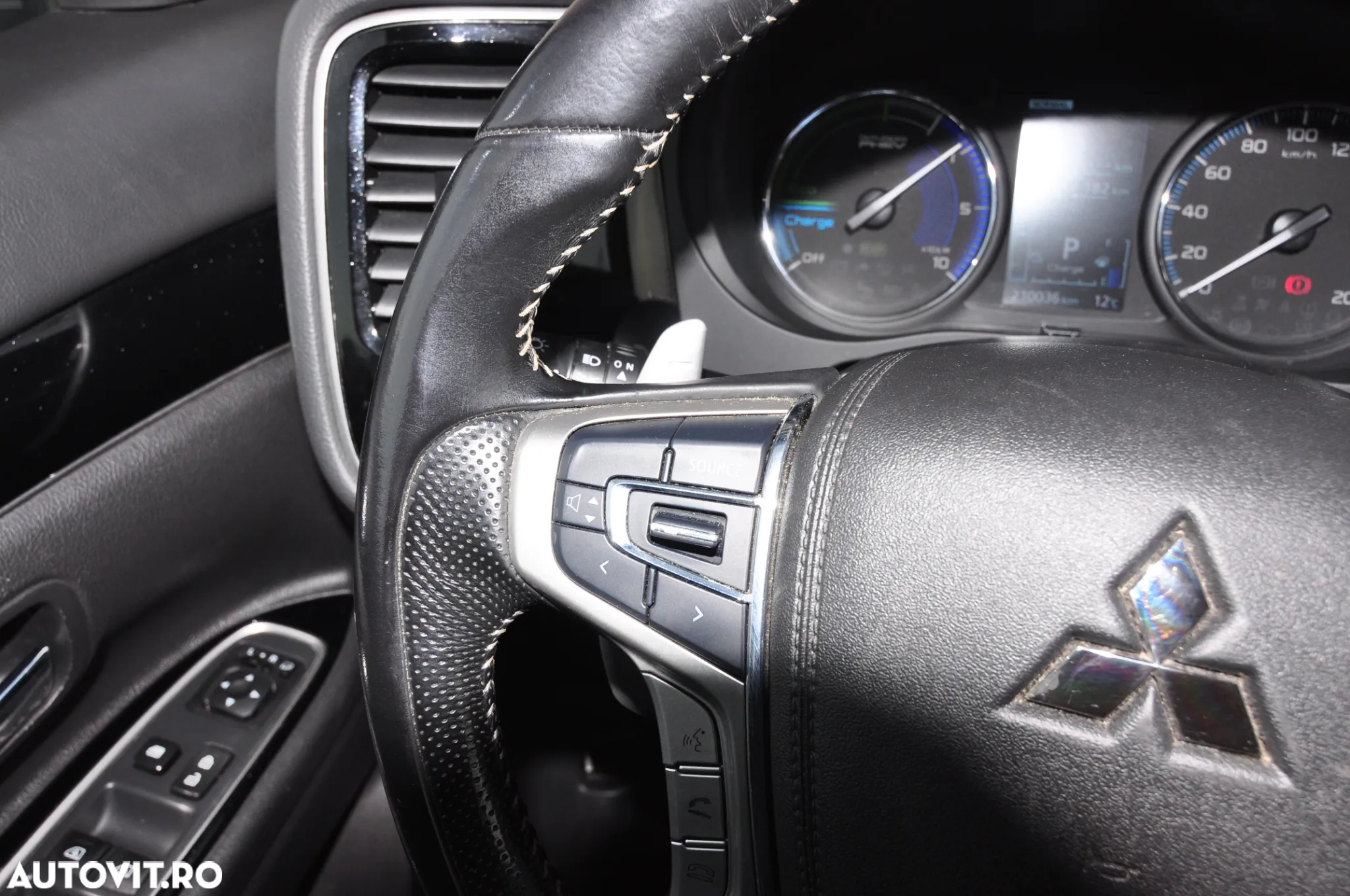 Mitsubishi Outlander 2.4 4WD Plug-In Hybrid - 21