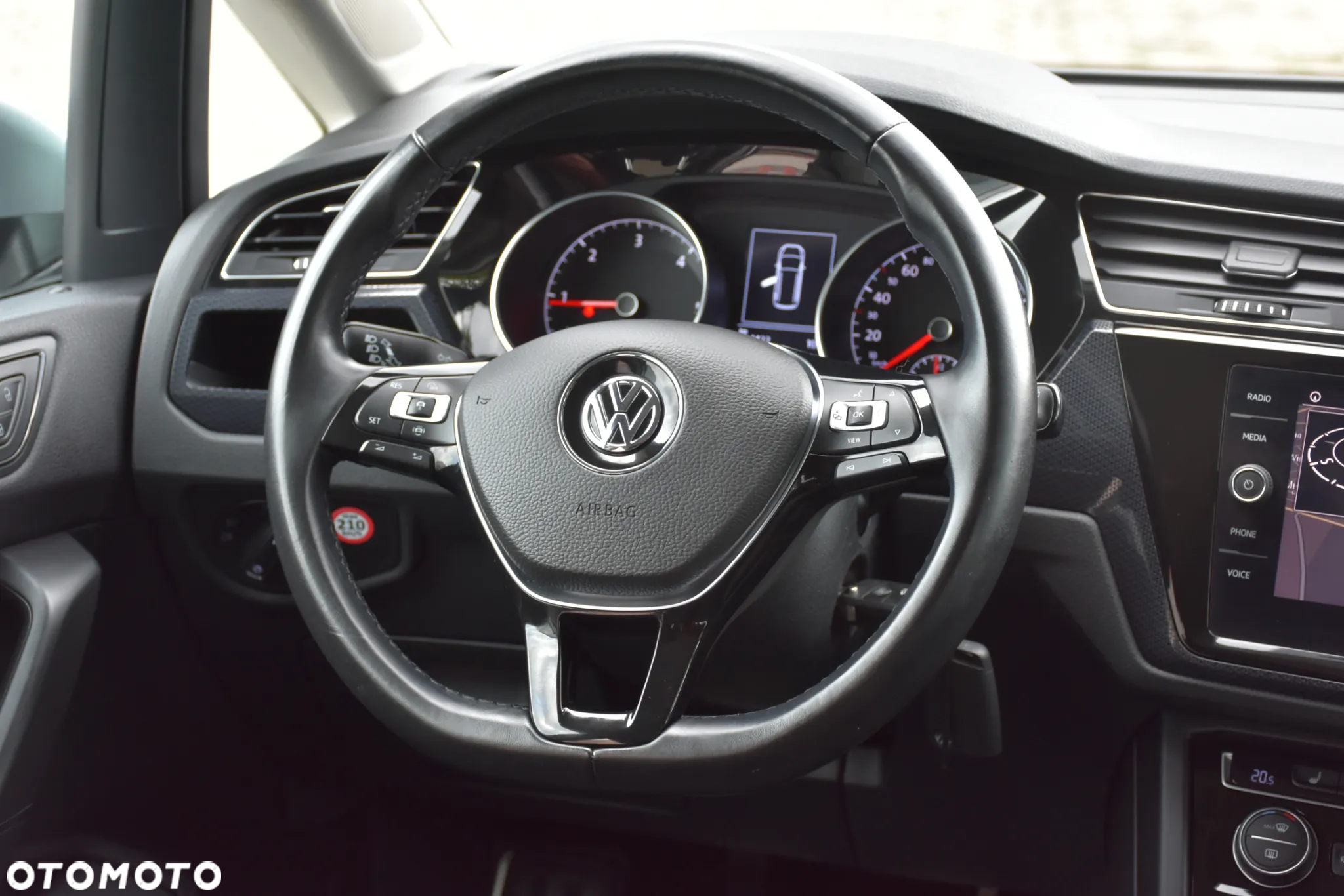 Volkswagen Touran 2.0 TDI SCR UNITED - 9