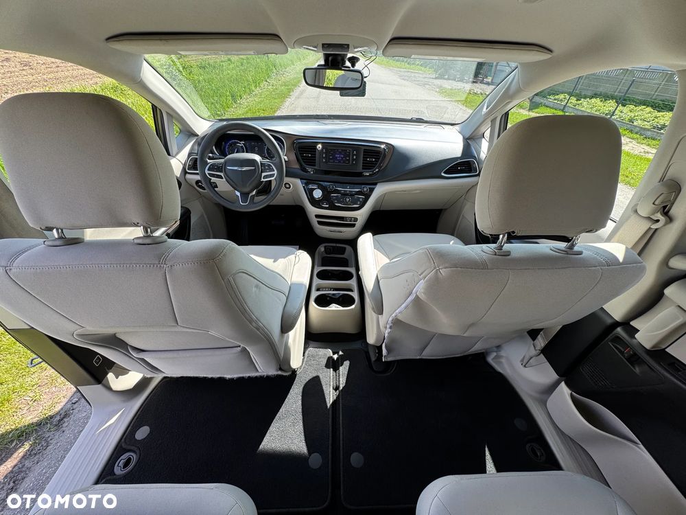 Chrysler Pacifica - 36