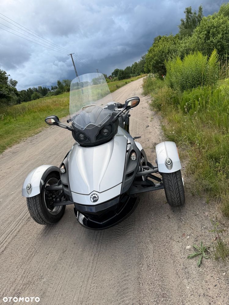 Can-Am Spyder - 20
