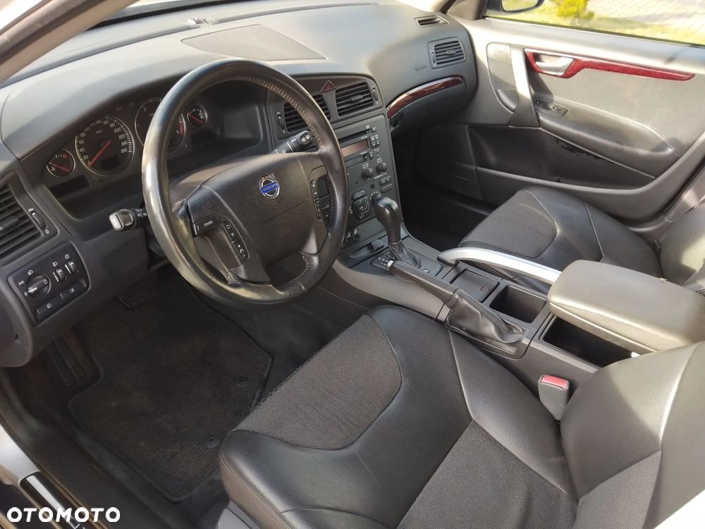 Volvo XC 70 D5 AWD Automatik Comfort - 5