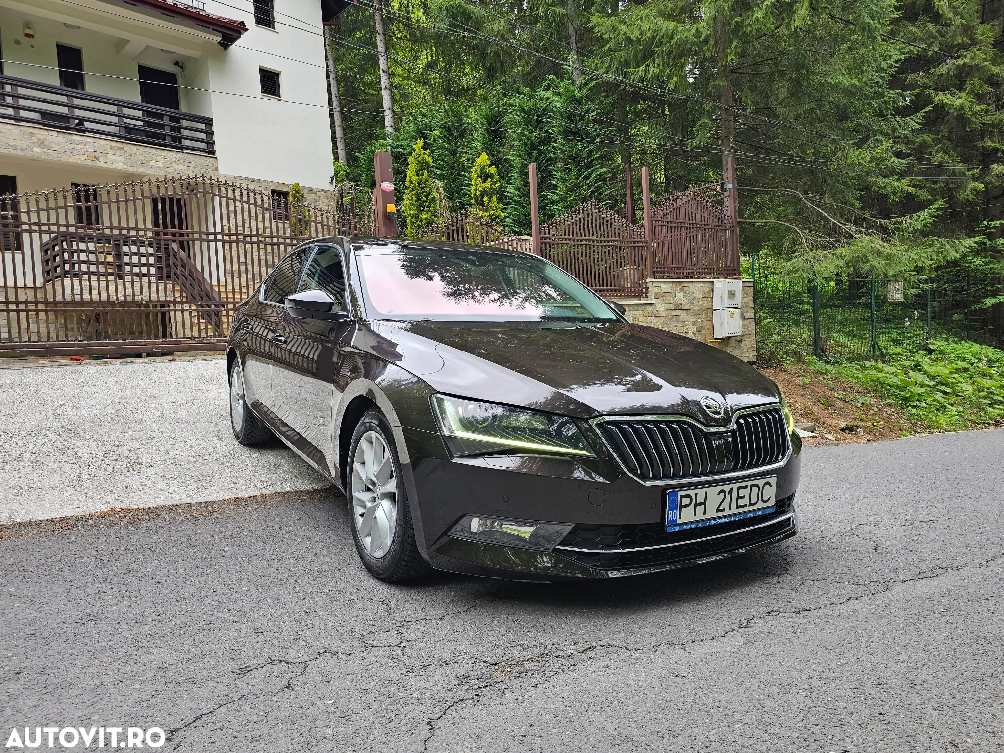 Skoda Superb 2.0 TDI DSG Ambition - 2