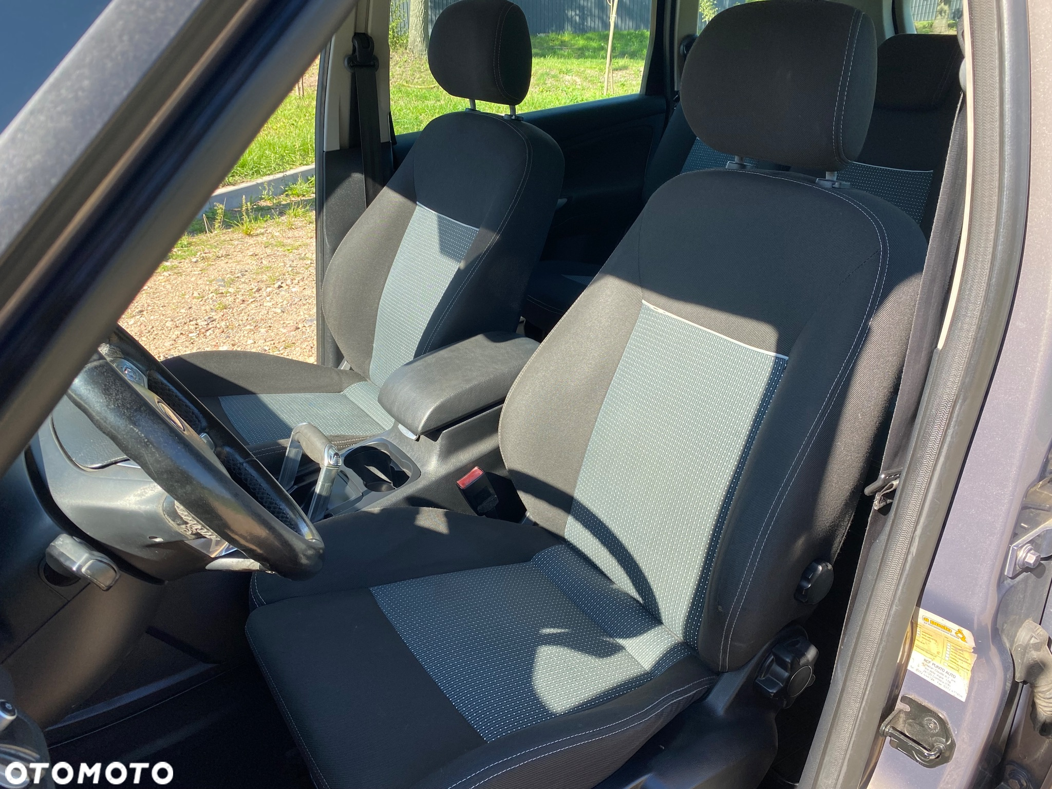 Ford S-Max - 12