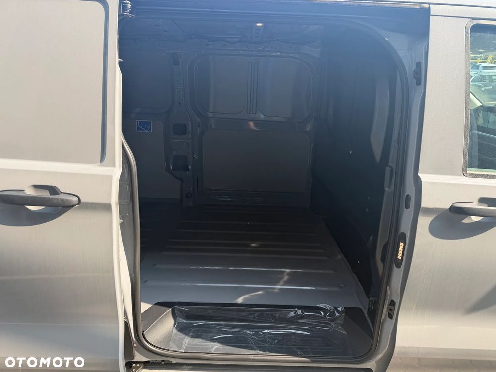 Volkswagen Transporter T7 - 11