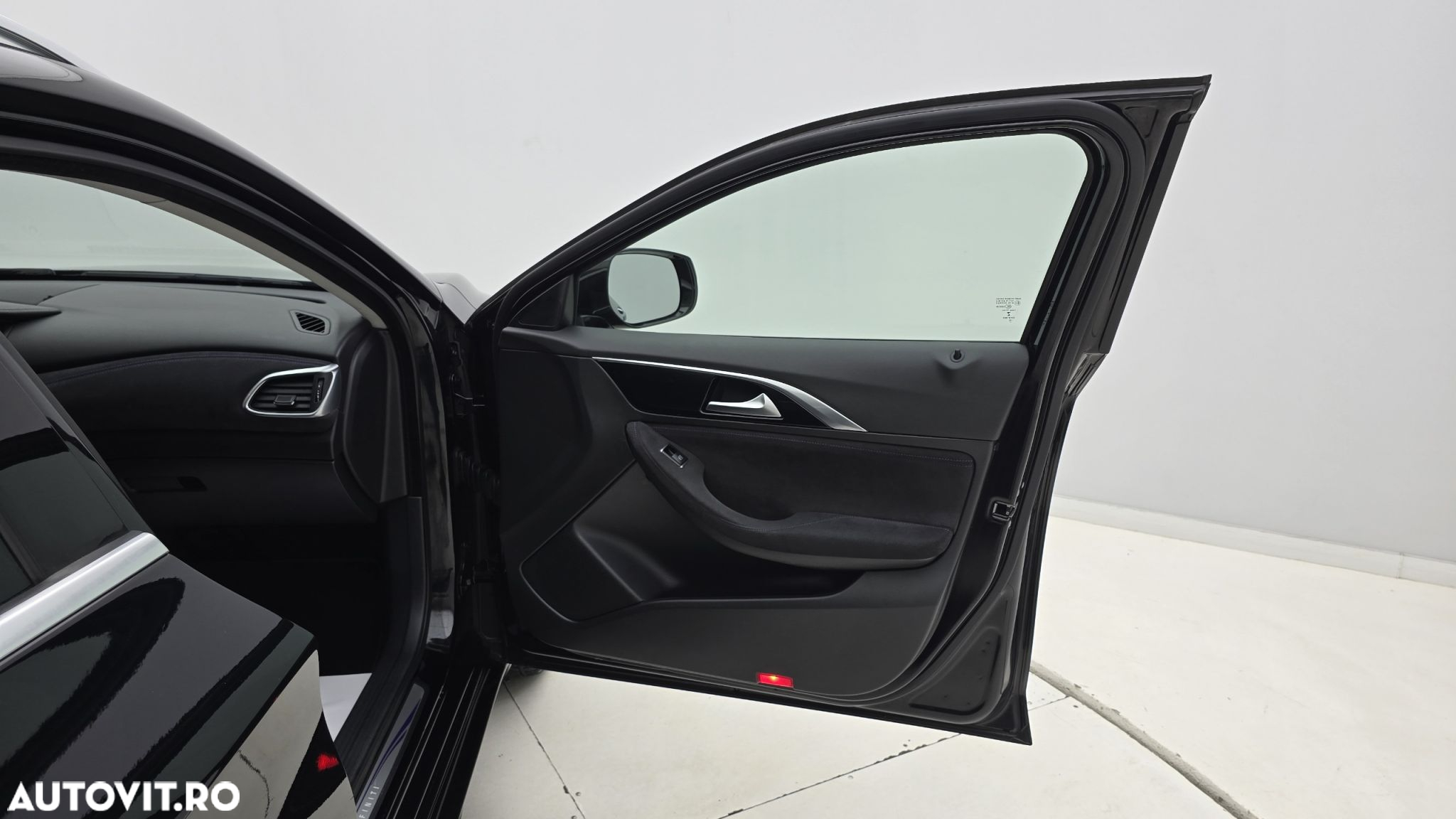 Infiniti Q30 - 18