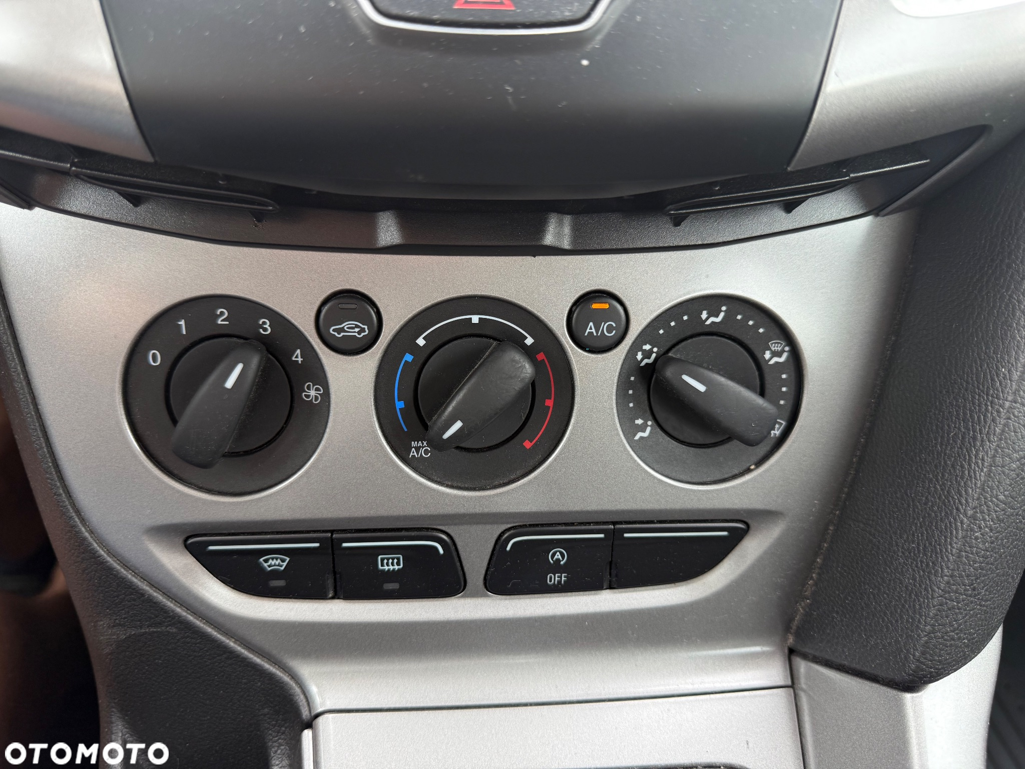 Ford Focus Turnier 1.6 TDCi DPF Start-Stopp-System SYNC Edition - 19