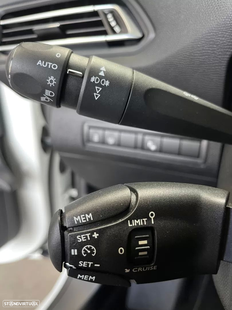 Peugeot 308 SW PureTech 110 Stop & Start Allure - 31