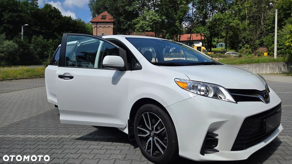 Toyota Sienna - 18
