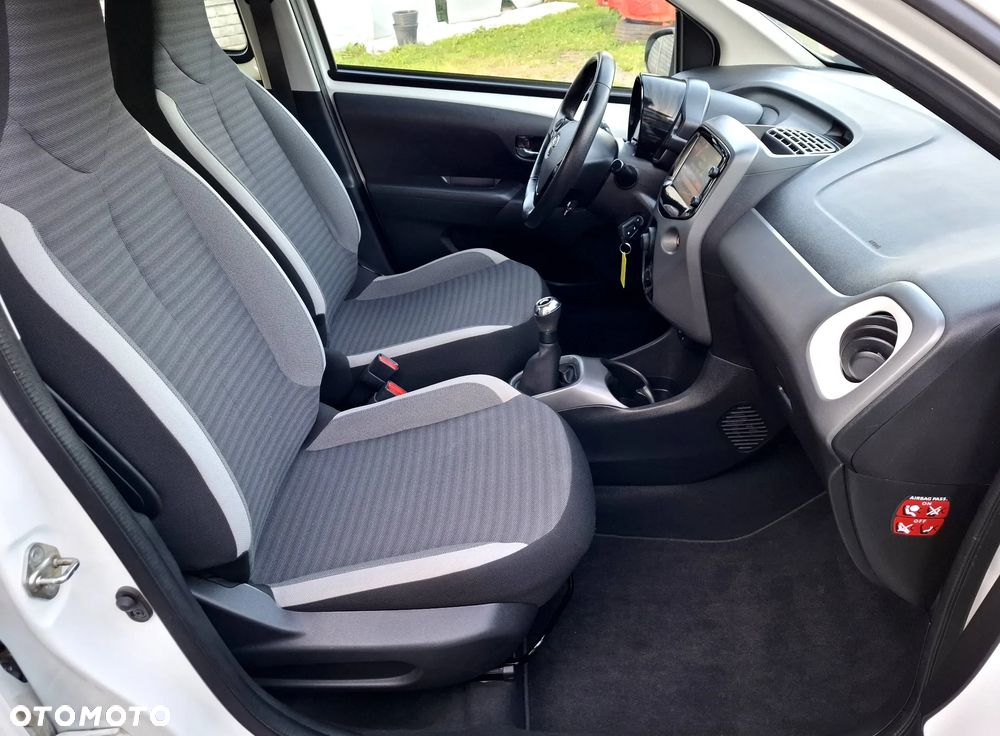 Toyota Aygo x-play connect - 31