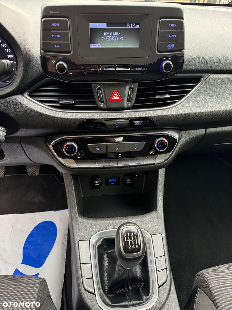 Hyundai i30 1.5 DPI Classic + - 15