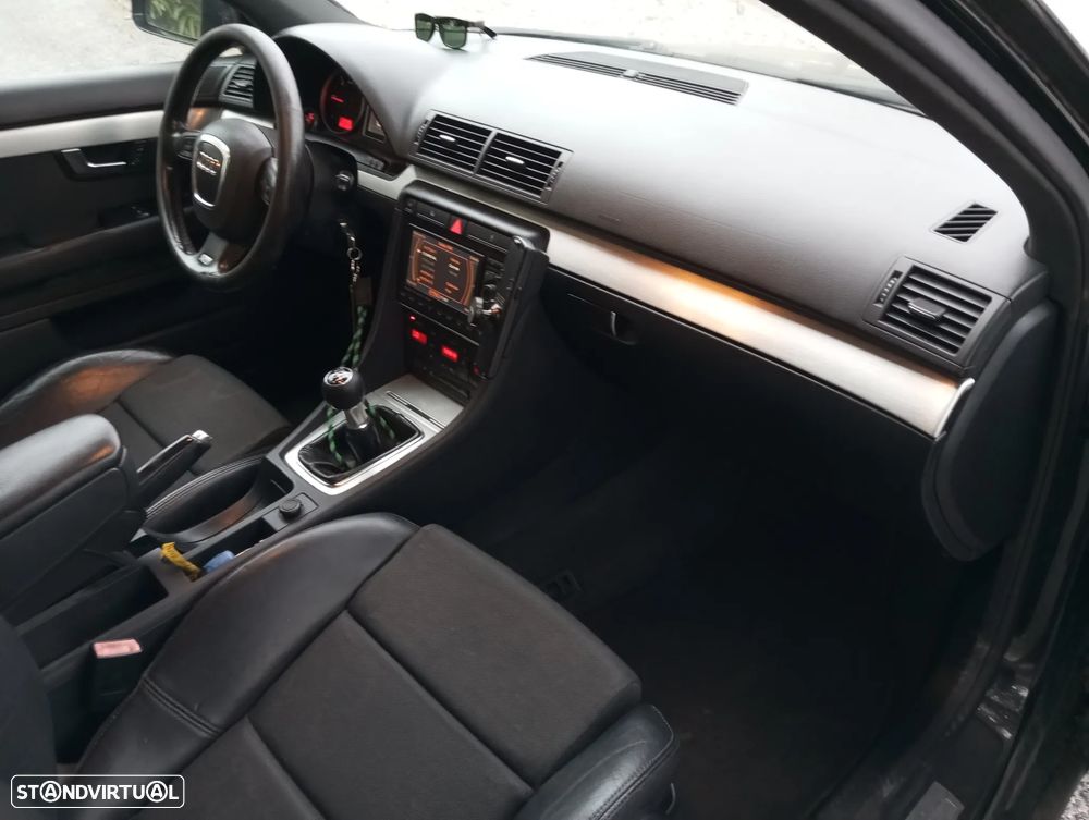 Audi A4 Avant 2.0 TDI S-line - 42