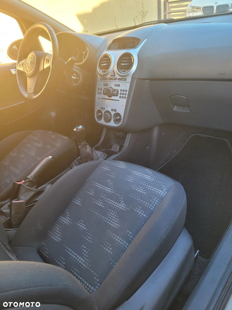 Opel Corsa 1.4 16V Sport - 12