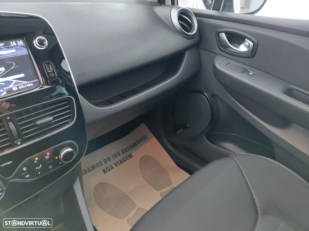 Renault Clio 1.2 16V 75 LIMITED - 21