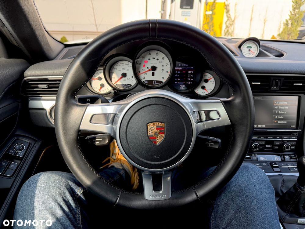 Porsche 911 Carrera - 36