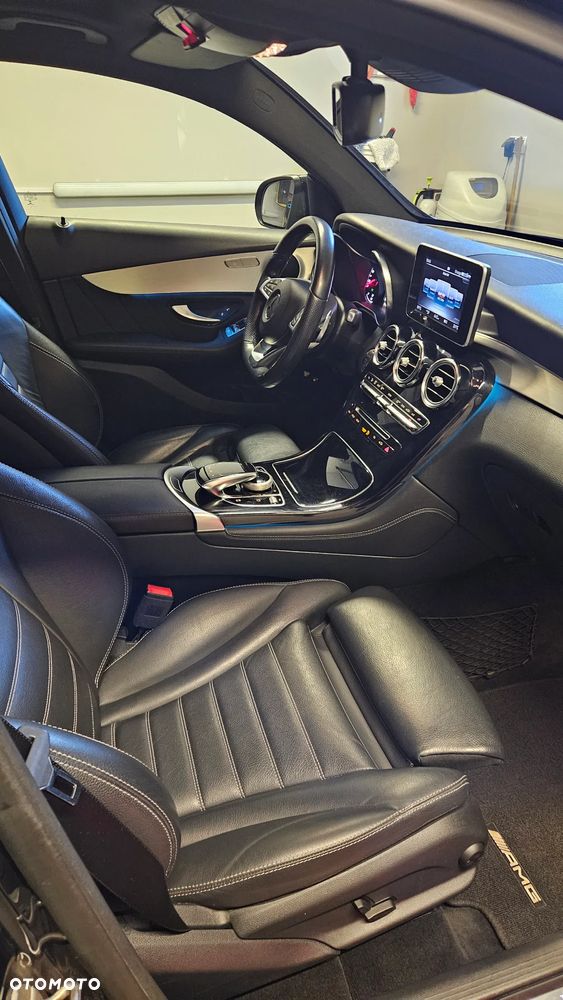 Mercedes-Benz GLC 250 4Matic 9G-TRONIC AMG Line - 32