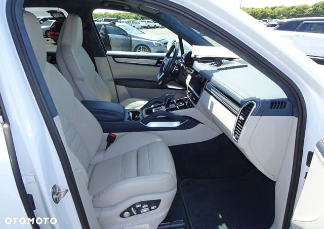 Porsche Cayenne - 12