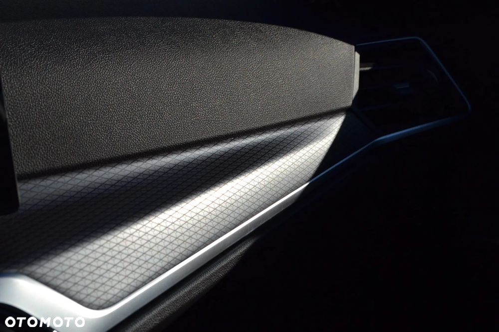 BMW Seria 3 318d Edition M Sport Shadow - 23