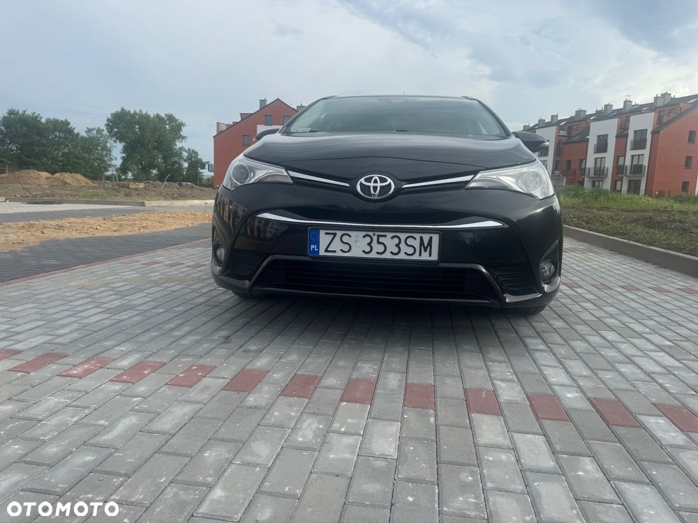 Toyota Avensis 2.0 D-4D Premium - 10