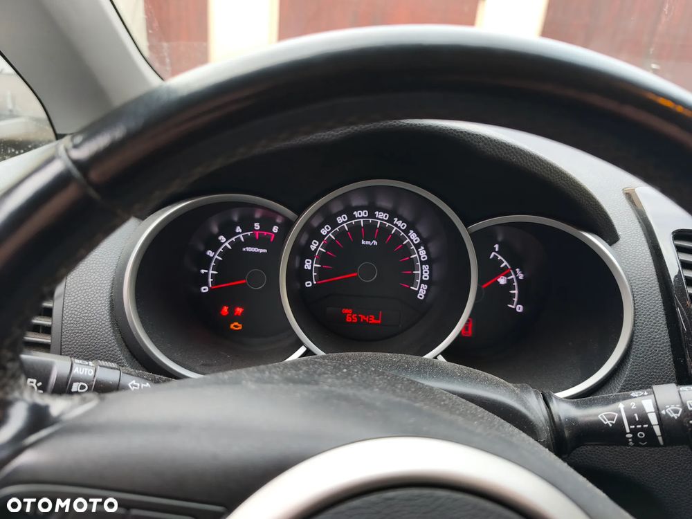 Kia Venga 1.6 CRDi 128 Titanium Collection - 9