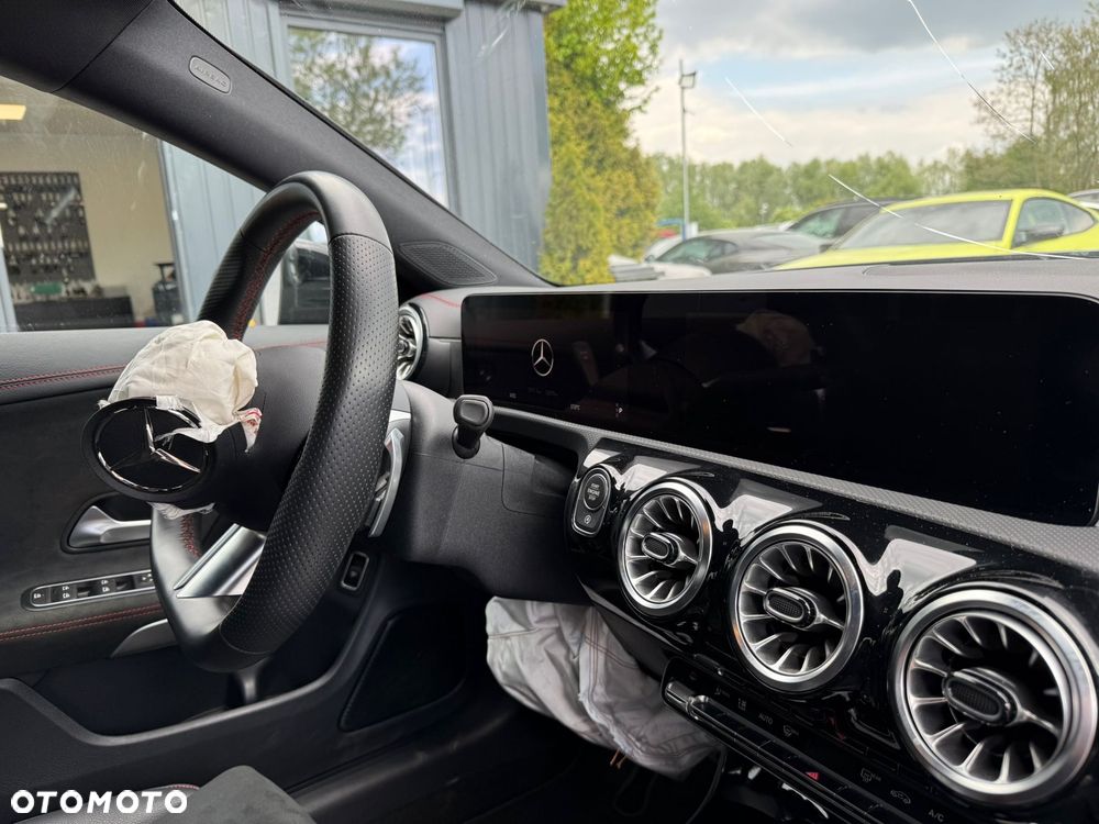 Mercedes-Benz CLA 180 AMG Line 7G-DCT - 14