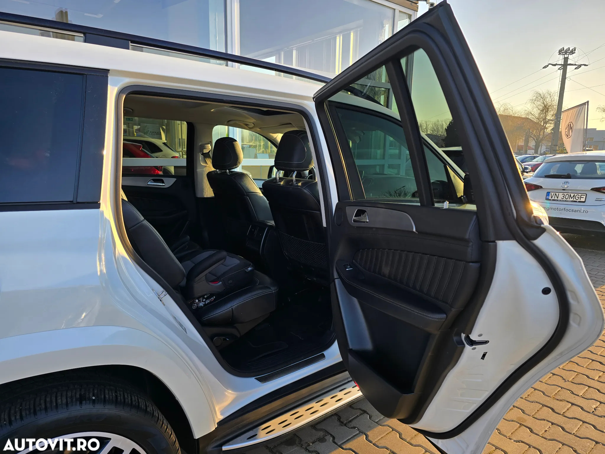 Mercedes-Benz GLS - 11