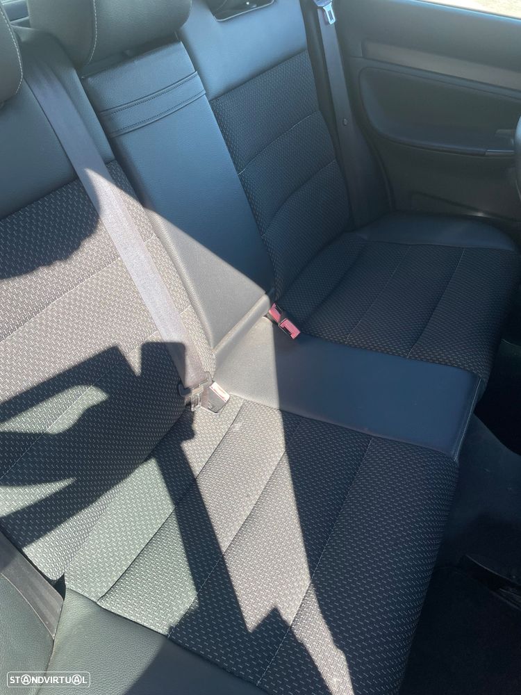 Audi A4 Avant 1.6 Attraction - 6