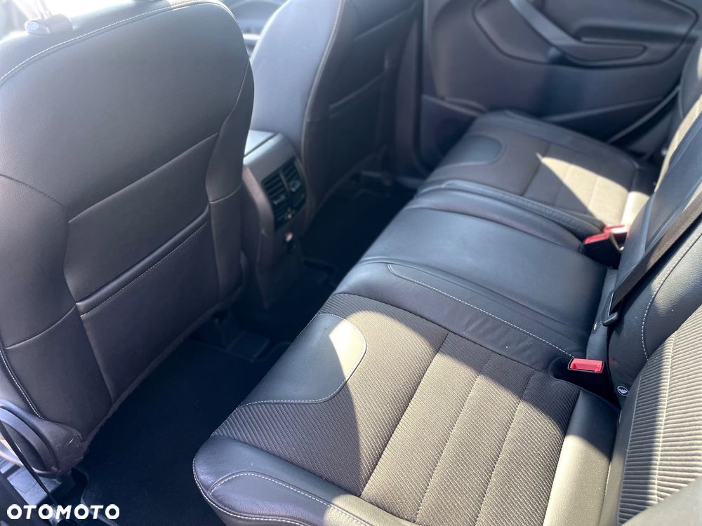 Ford Kuga 2.0 TDCi 2x4 Titanium - 18