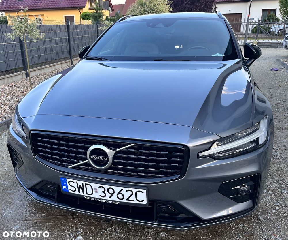 Volvo V60 B4 B R-Design - 1