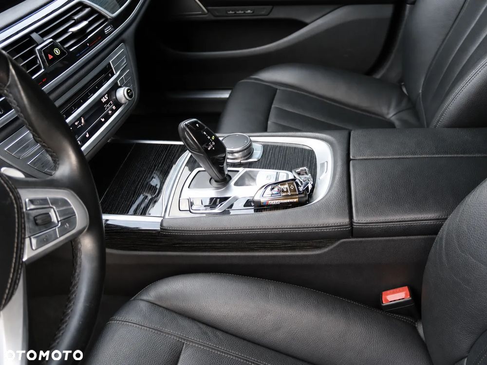 BMW Seria 7 740Li - 23