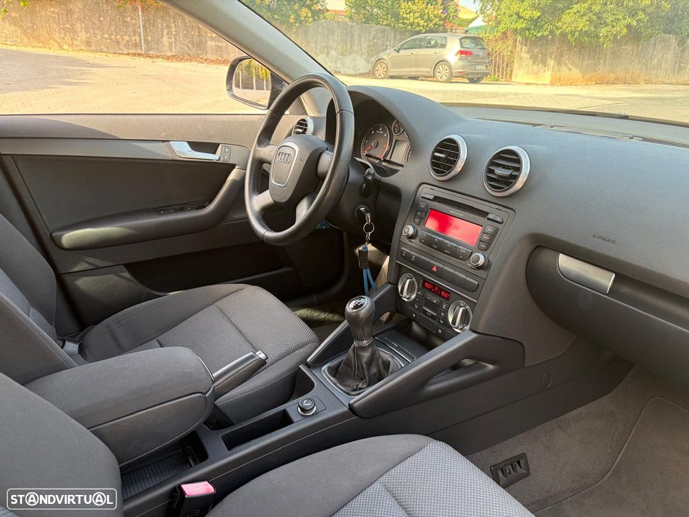 Audi A3 Sportback 1.6 TDI Attraction - 9