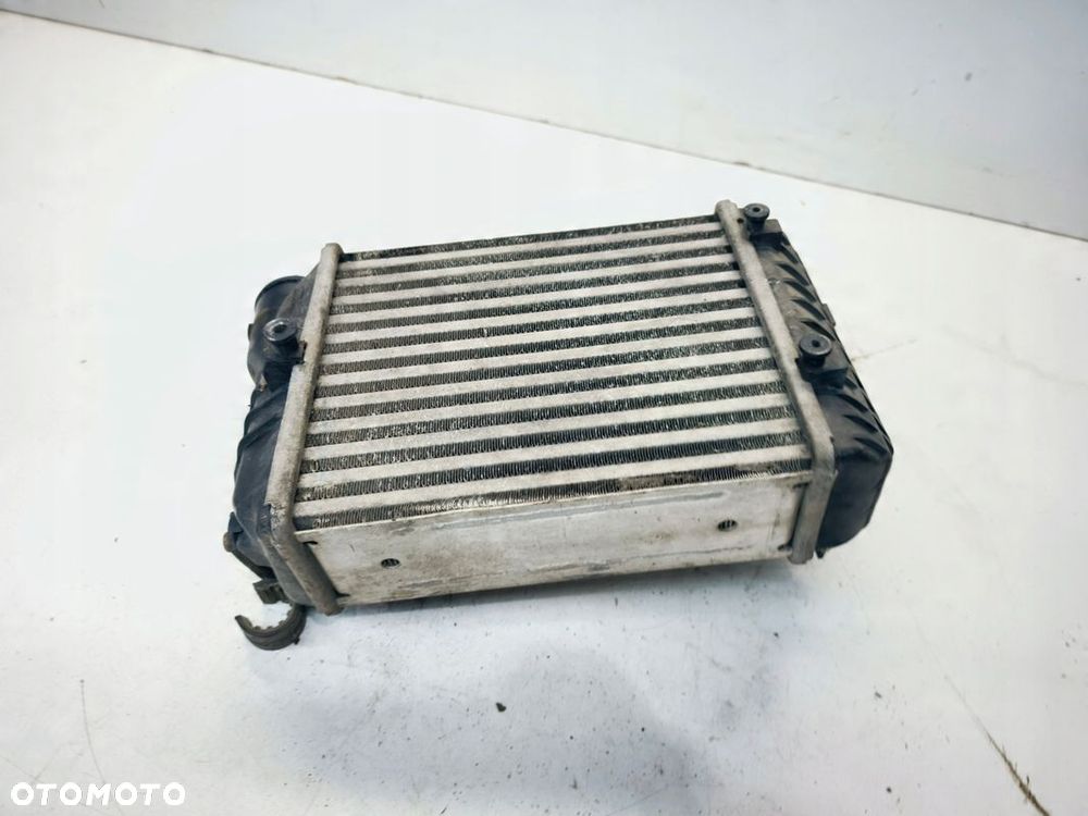 CHŁODNICA POWIETRZA INTERCOOLER LEWY AUDI A4 B6 1.8T TURBO 8E0145805L - 6