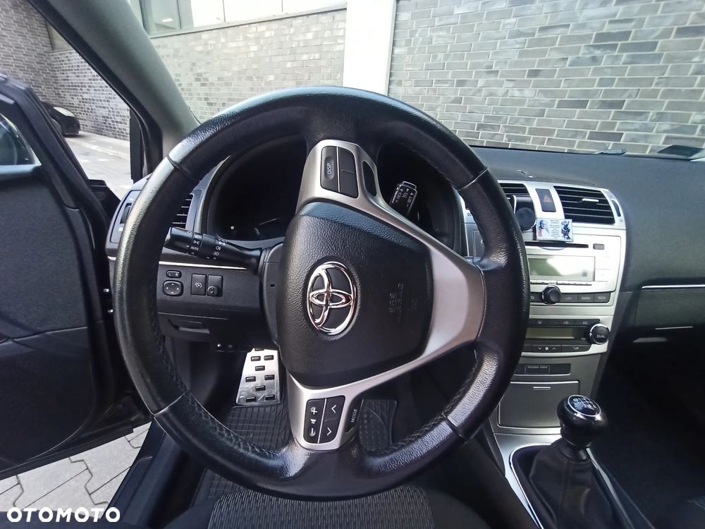 Toyota Avensis 1.8 Active - 15