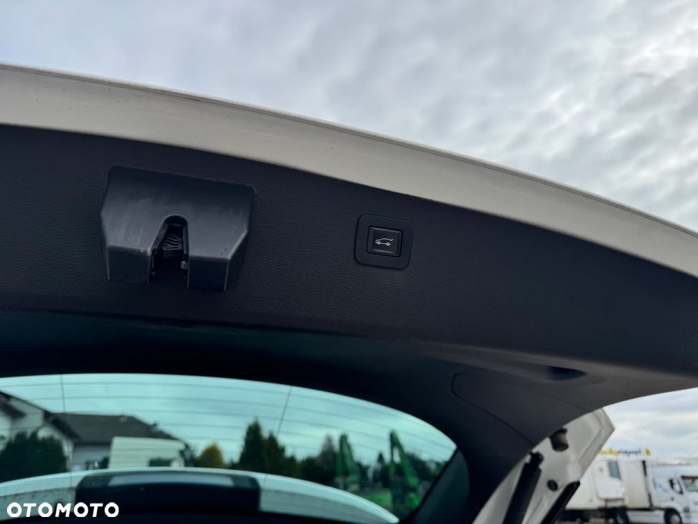 Opel Astra 1.4 T Dynamic S&S - 34