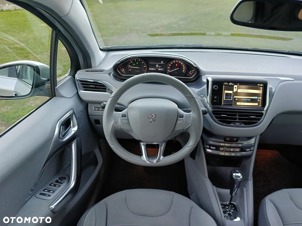 Peugeot 208 120 VTI Automatik Allure - 10