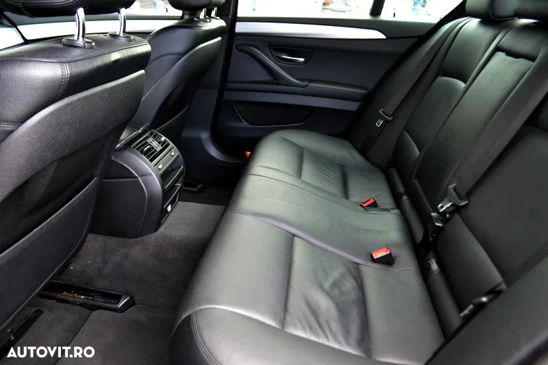 BMW Seria 5 525d xDrive AT - 17