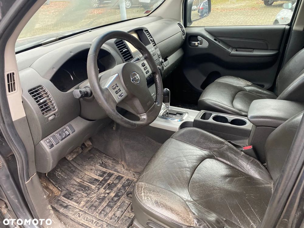 Nissan Navara 3.0 D V6 Platinum Long EU5 - 9